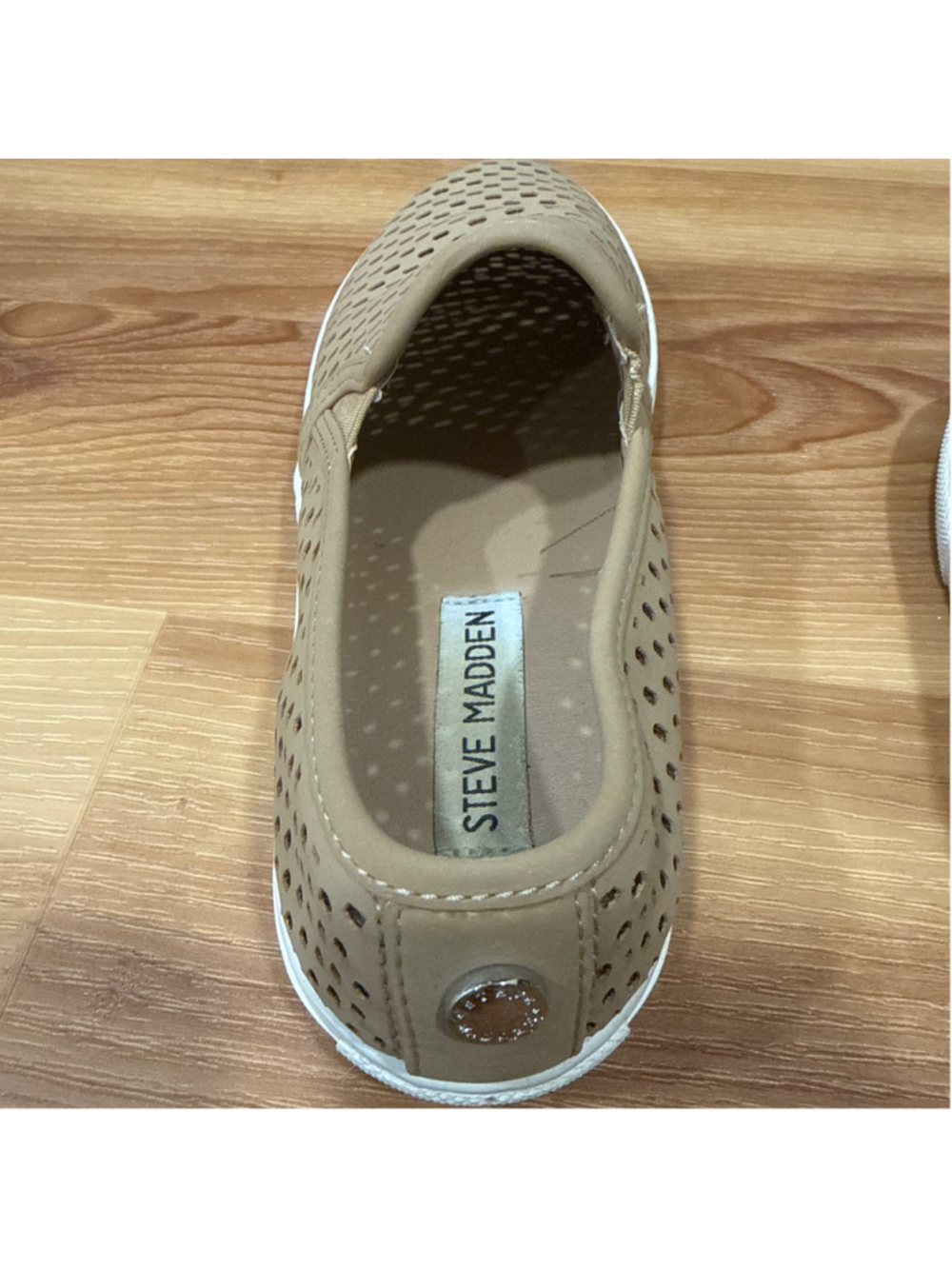 Women's Steve Madden Slip-On Sneakers Beige White Size 6 - Picture 7 of 8